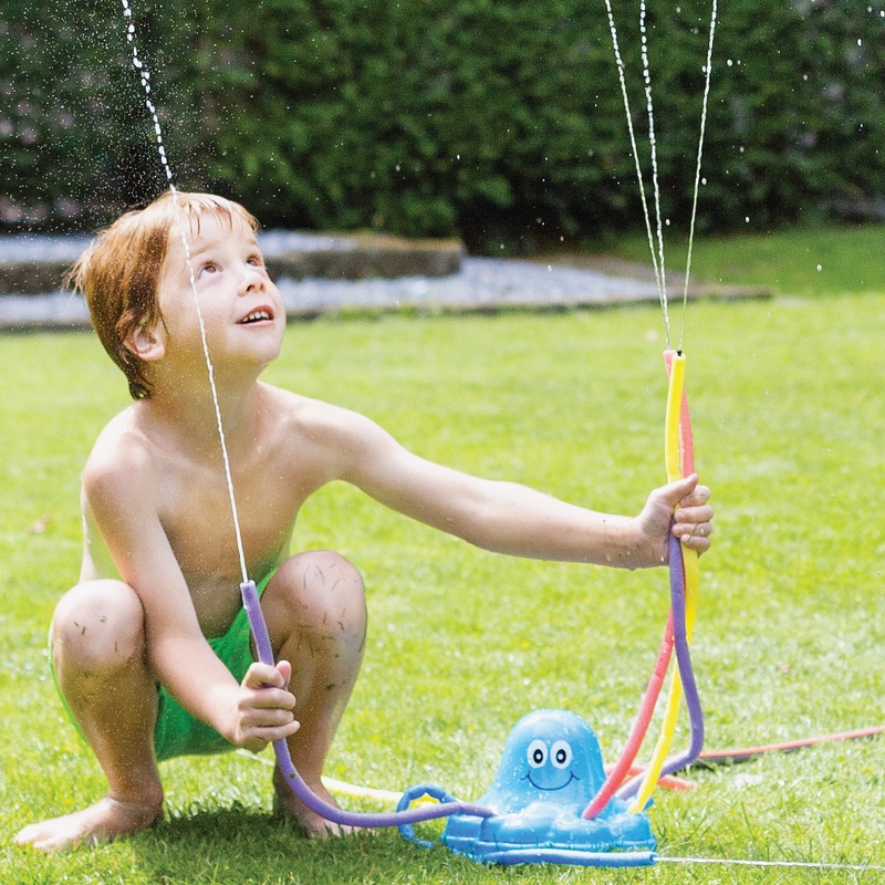 octopus water sprinkler toy